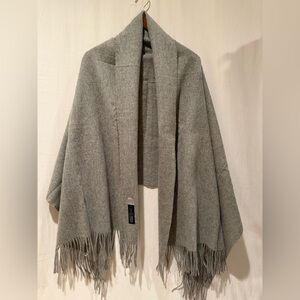 NWOT 100% Wool Large Shawl Wrap Scarf with Fringe - Gray - One Size